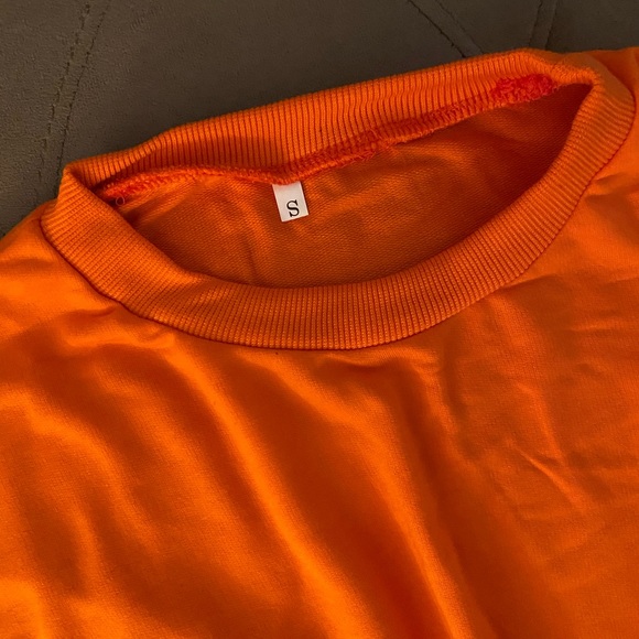 Crop Top Sweatshirt - Picture 4 of 6